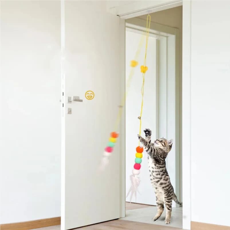 Giocattoli per Gatti: Divertente Bastoncino con Corda Elastica a Forma di Libellula, Piuma e Campanella, Gioco Interattivo per Gattini