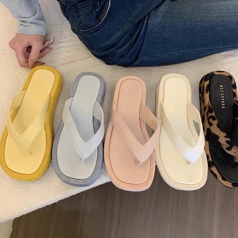 Casual Clip Toe Slippers for Women 2026 Summer Shoes New Comfortable Platform Beach Vacation Sandals Leopard Print Flat Slippers