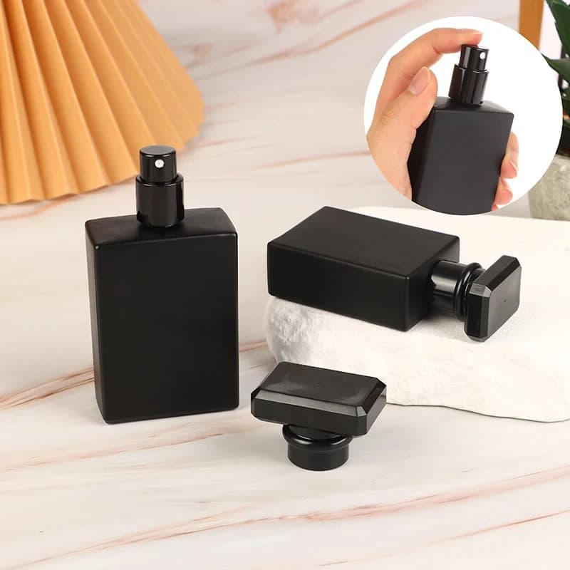 Bottiglia di profumo nero brillante da 30/50 ml Bottiglia vuota in vetro Bottiglia d'acqua per trucco spray portatile di fascia alta Nebbia