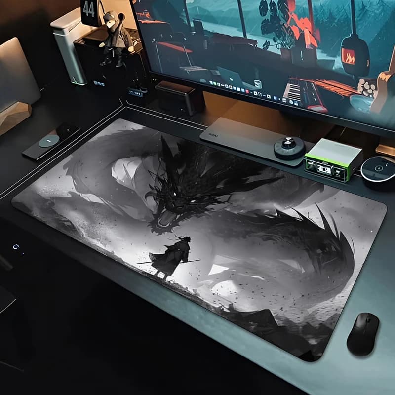 Tappetino per mouse da gaming, grande tappetino da scrivania, base antiscivolo, bordi cuciti, stampa epica Samurai vs Drago per gaming e uso in ufficio