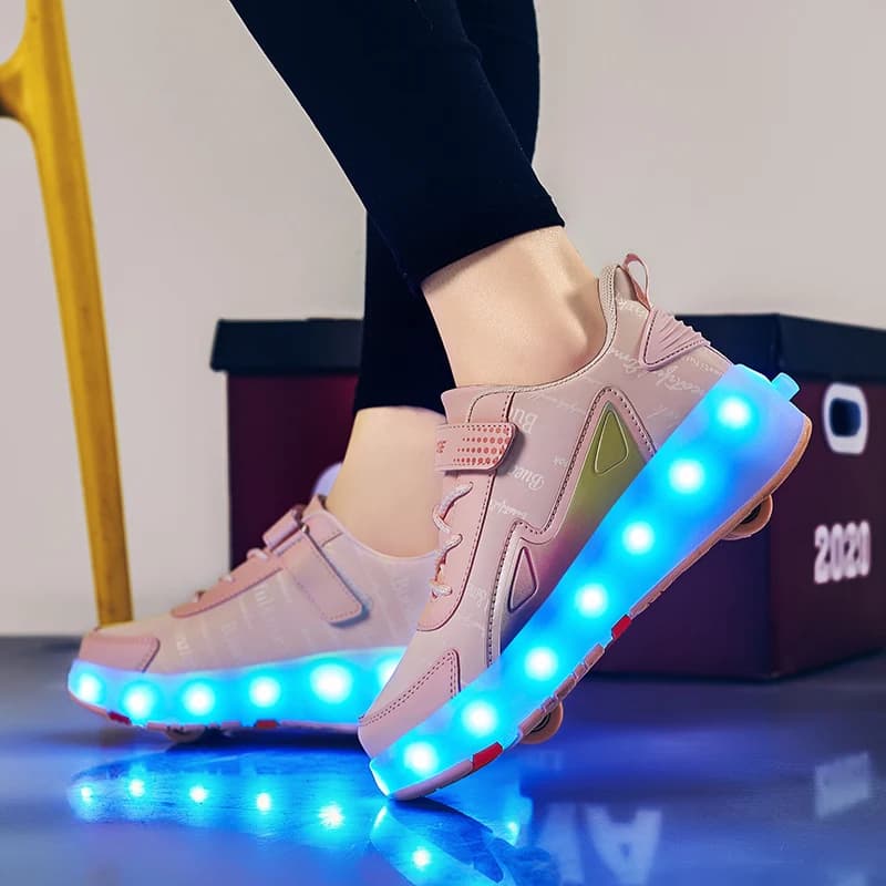 Scarpe da skate a rotelle Kid 4 ruote Sneaker Bambini Ragazza Moda Regalo Sport Casual Calzature illuminate a LED Stivali da ragazzo