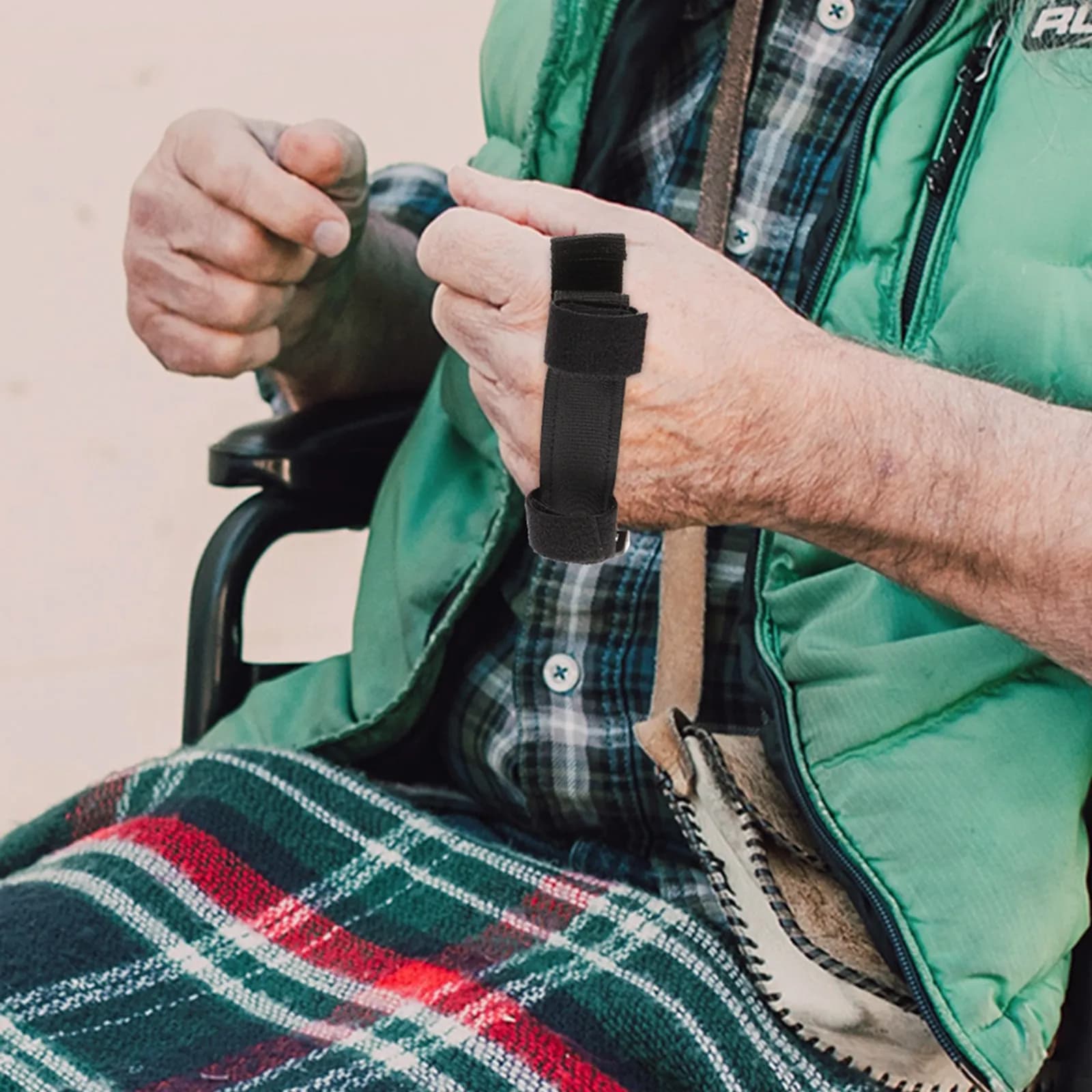 Supporto Universale Regolabile per Utensili, Cinghia Elastica per Cucchiaio e Forchetta, Ausilio per Disabili, Porta Spazzolino, Ausilio Adattivo per la Nutrizione