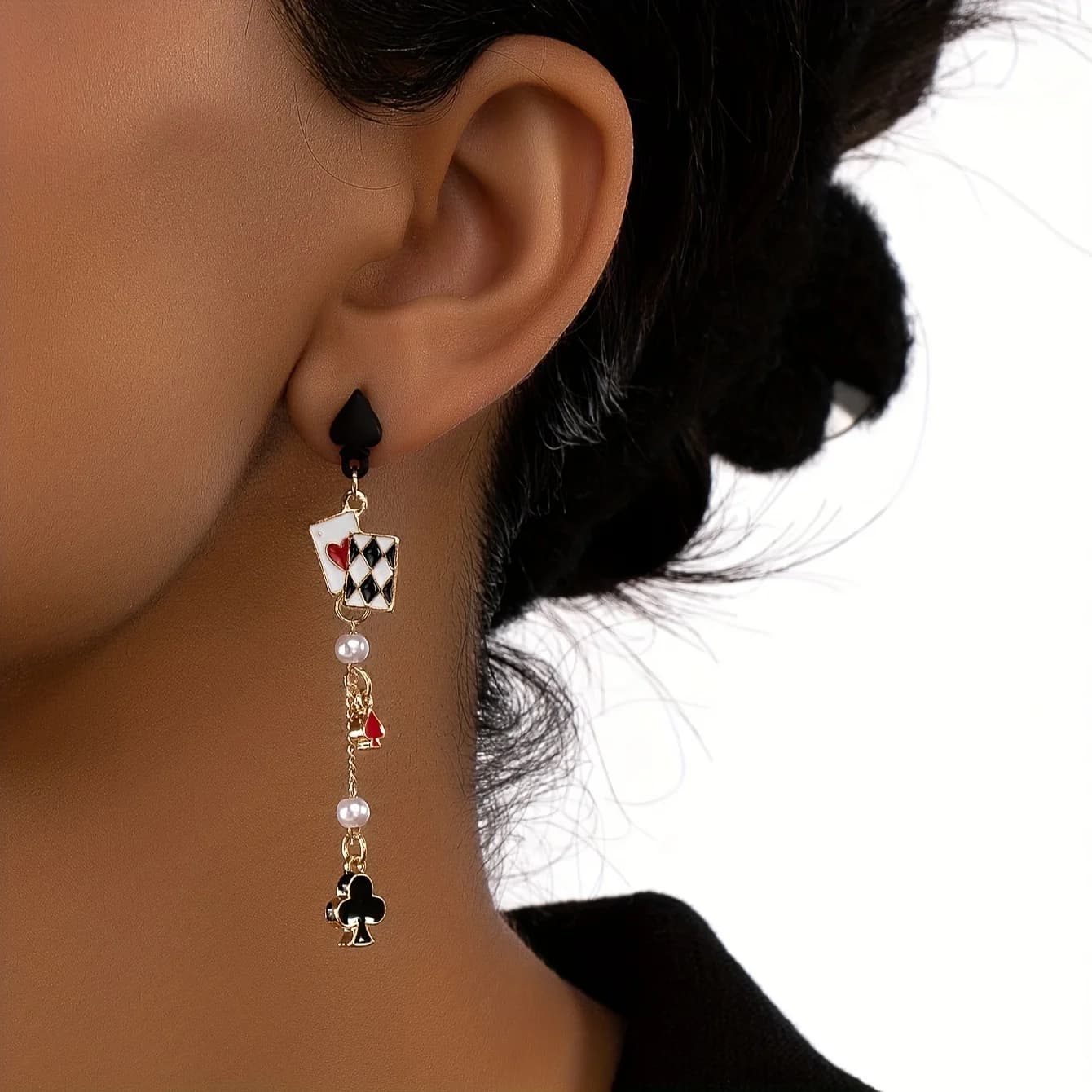 1 Pair of Simple Elegant and Versatile Retro Fashion Playing Card Earrings