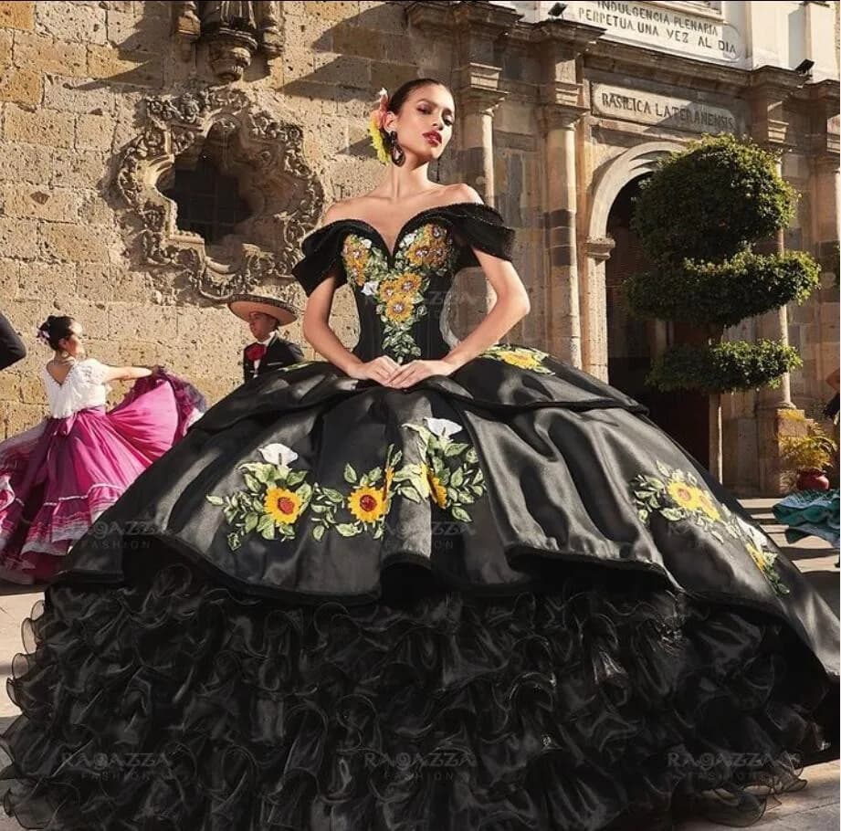 Abito da principessa Quinceanera nero di lusso con spalle scoperte ricamo floreale vestidocharro Abito da debuttante 15 anni tema galassia