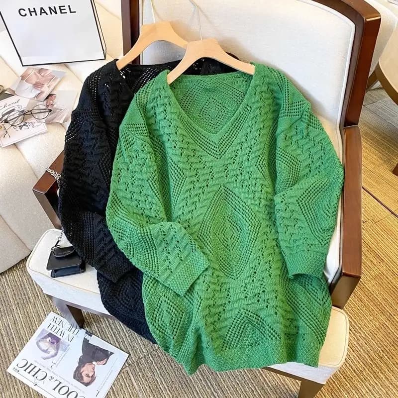 Abbigliamento autunnale e invernale a maglia cava, maniche lunghe larghe, lunghezza media a grande, scollo a V con fiore a gancio, maglione di tendenza per le donne