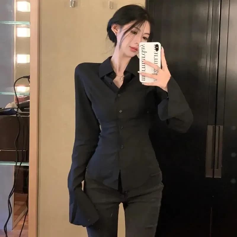 Camicetta da donna con maniche svasate alla moda Camicie coreane slim fit monopetto con fasciatura Camicia OL da ufficio con risvolto bianco nero sexy da donna