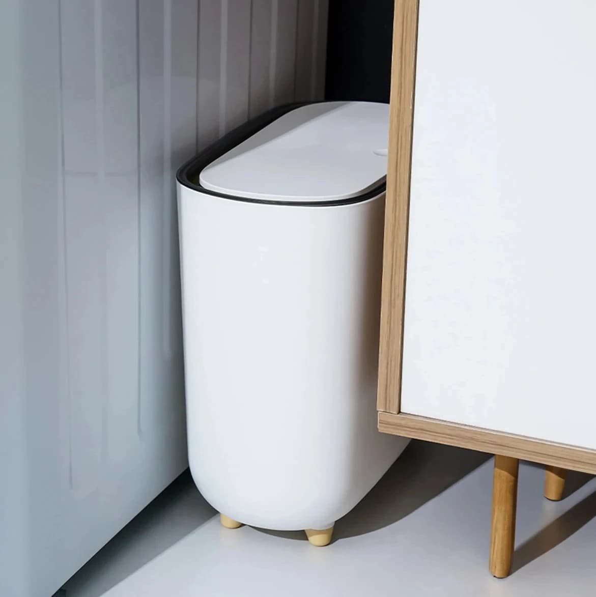 Pattumiera stretta per bagno, bidone della spazzatura per piccoli spazi lato WC con coperchio, cestino per rifiuti coperto antiodore per cucina ufficio
