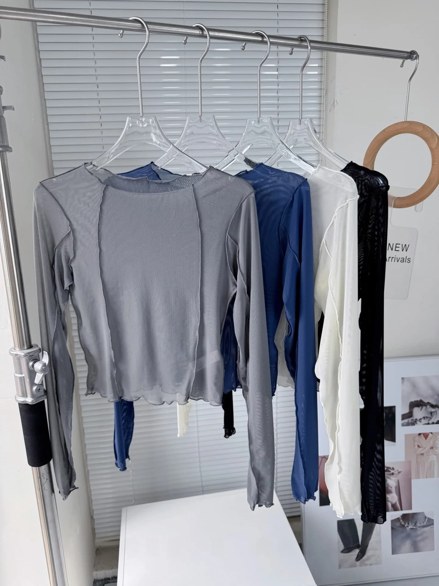 Sexy and casual women's sports t-shirt, long sleeves, for yoga and racing, breathable, modelling, quick and comfortable drying