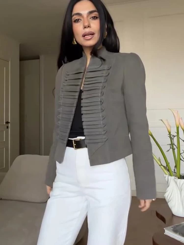 Giacca corta da donna alla moda in stile militare con colletto rialzato e vita aderente, maniche lunghe, casual, elegante, streetwear chic da donna