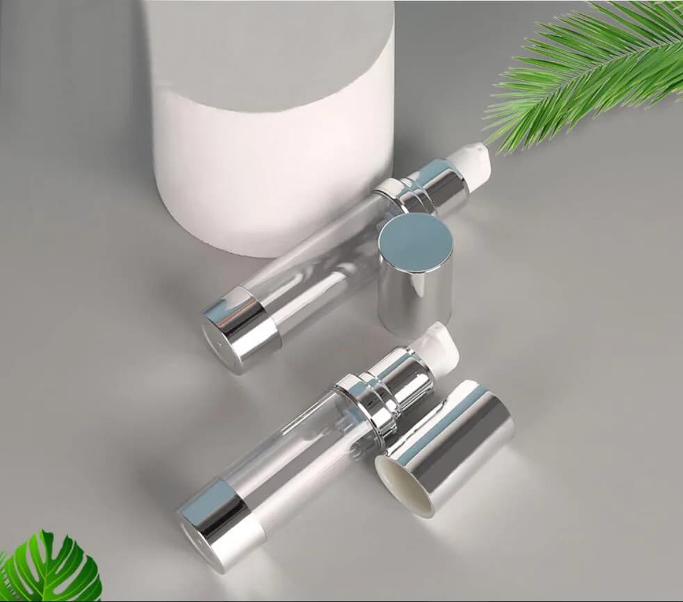 Flacone airless satinato da 30ml con pompa UV argento per lozione, emulsione, siero, fondotinta, tonico, essenza, contenitore cosmetico.