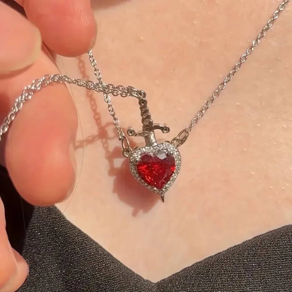 Elegante Set di Due Pezzi con Collana con Ciondolo a Forma di Cuore e Freccia per Donne, Gioiello di Lusso per Uso Quotidiano, Regalo per San Valentino