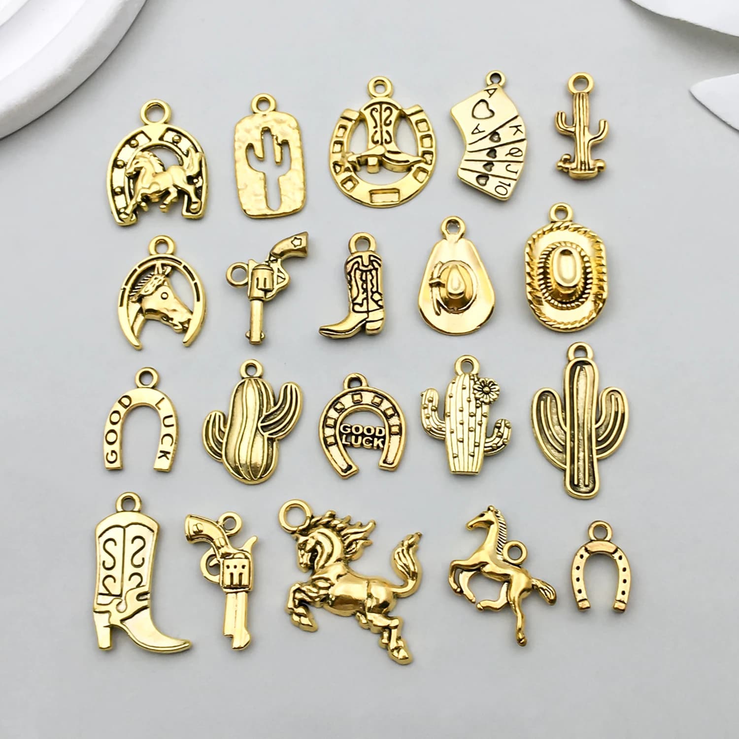 10/20 pz Ciondoli in lega color oro antico a forma di stivali da cowboy e cappello, per creazione gioielli fai da te, orecchini, bracciali e collane