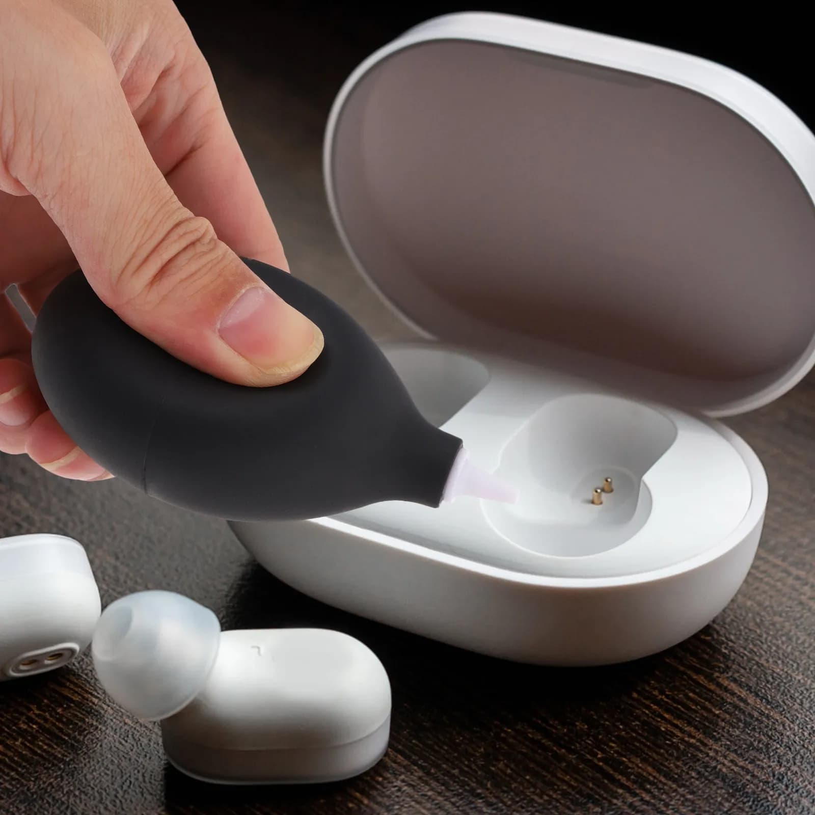 1Set Premium Headphone Cleaning Tool Set Reusable Earphone Brush Kit Portable Electronics Cleaning Brush for Wireless Earbuds