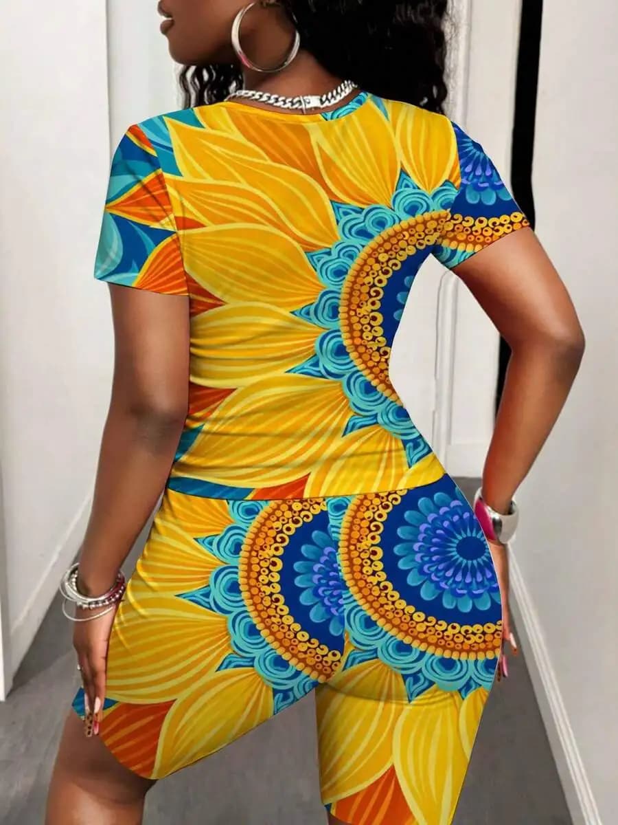 Completo da donna in due pezzi con top corto e pantaloncini con stampa girasole
