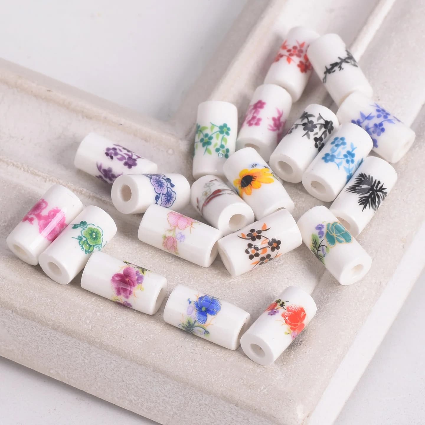 20 pz Perline Sciolte in Ceramica/Porcellana a Forma di Cilindro 11x6mm con Motivi Floreali, Lotto per Creazione Gioielli Fai da Te