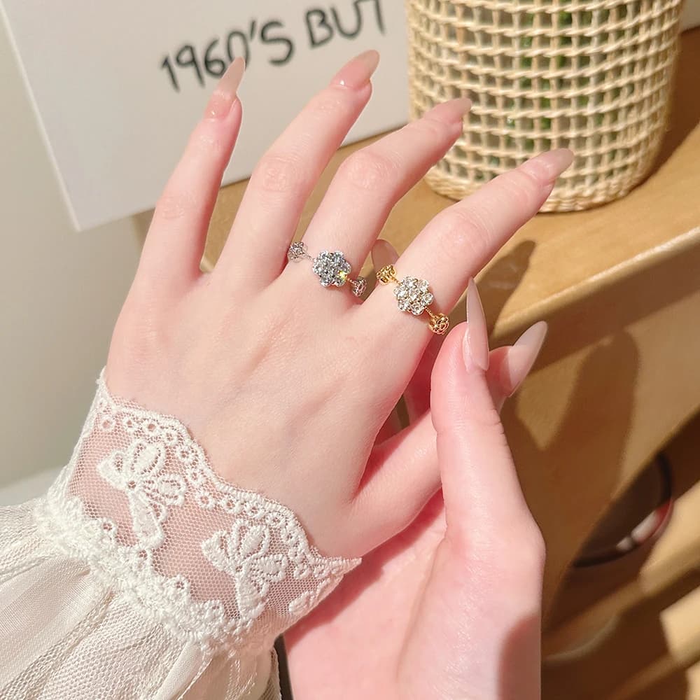 Anello Retrò con Zirconi a Forma di Fiore Esagonale per Donne, Elegante e Versatile, Stile Lussuoso, Accessorio di Moda