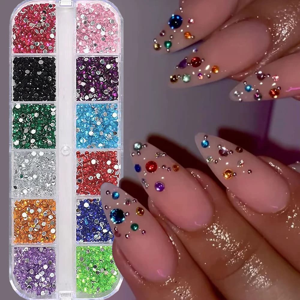 Set di 12 Griglie di Mini Gemme Natalizie Miste per Unghie, Charms da 2mm, Glitter di Lusso in Cristallo, Strass Rossi/Verdi, Decorazioni Natalizie per Unghie