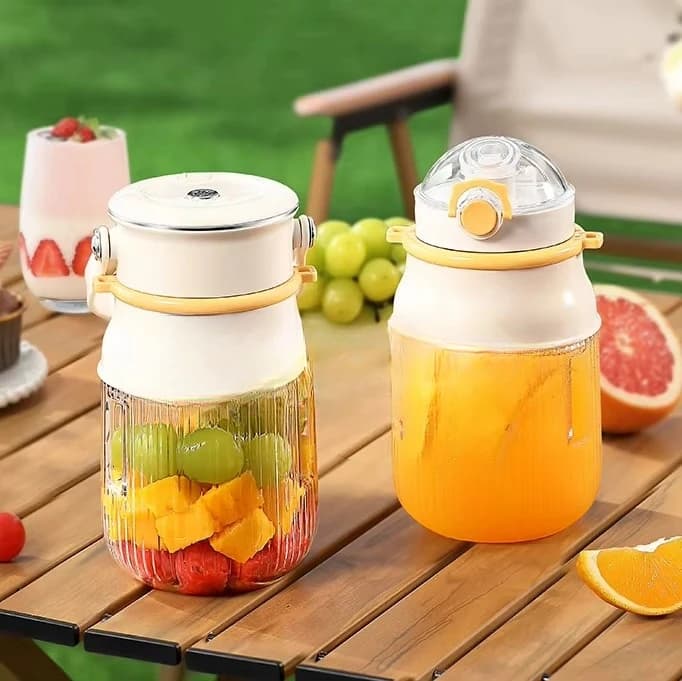 Portable bottled juicer with USB fruit blender rechargeable with fresh fruit cup with self-cleaning function