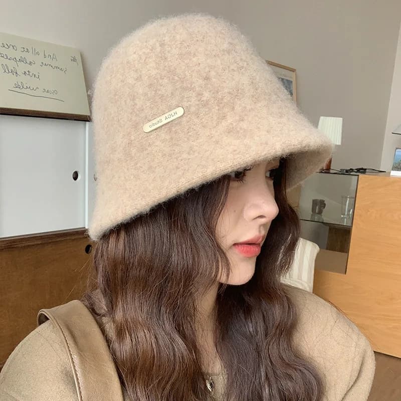 Cappello in lana coreano di nuova concezione con tocco di alta gamma, cappello a secchiello da donna per viaggi all'aperto, cappello a secchiello caldo e impermeabile