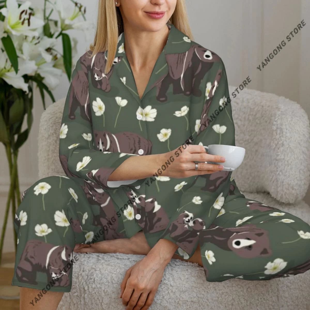 Pantaloni a maniche lunghe primaverili e autunnali Pigiama Set di abbigliamento da casa Simpatico orso Modello di famiglia Abito da notte ampio con bordo a tirante da donna