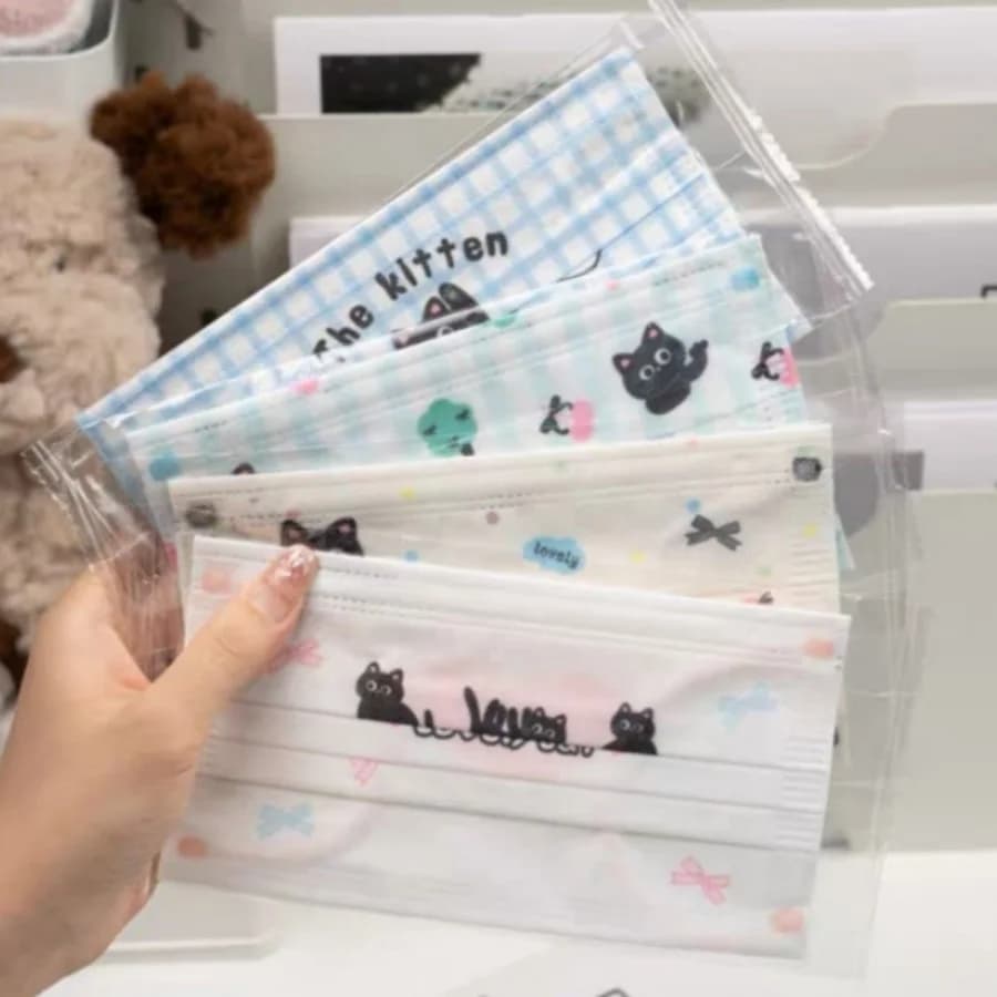 10 pieces of individual packaged face masks in cartoon cat style. Three-layer melt-blown fabric. Daily protective items