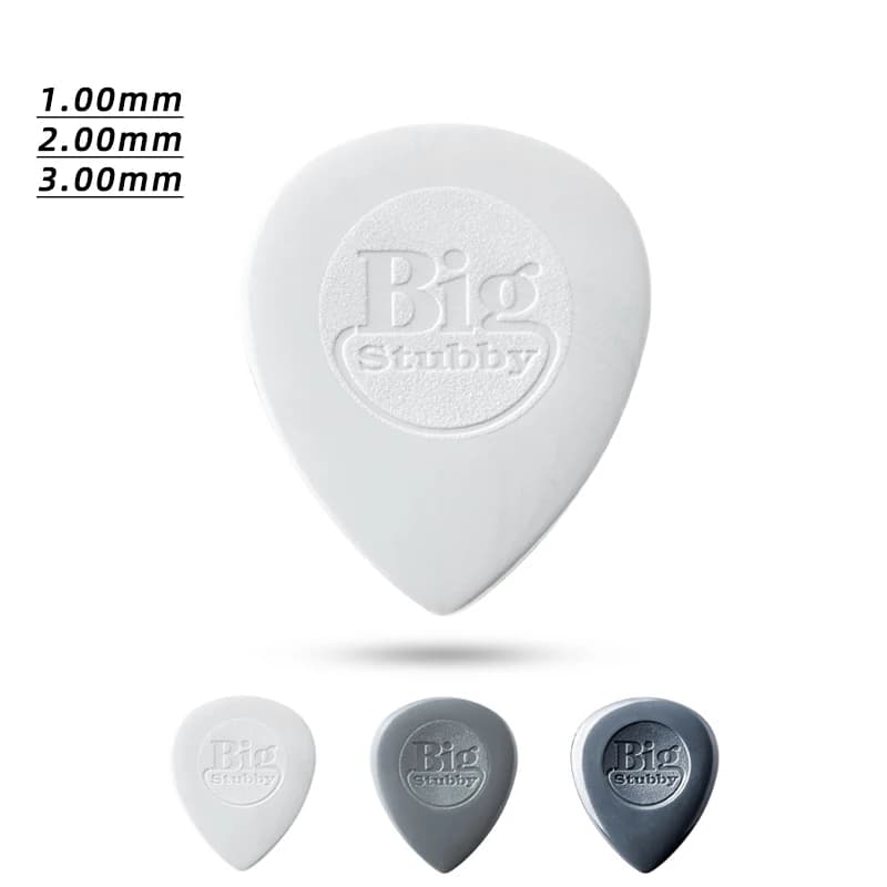 Plettro per chitarra. Pick antiscivolo in nylon serie tozza. La versione a punta è adatta per un colpo rapido. Lo spessore è di 1/2/3,00 mm