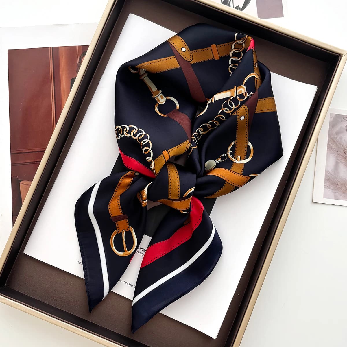 Sciarpa quadrata di lusso 70 * 70 cm per donna Fazzoletto da collo in raso morbido Fasce per capelli femminili Borsa da donna elegante Fascia per capelli Bandana Scialle