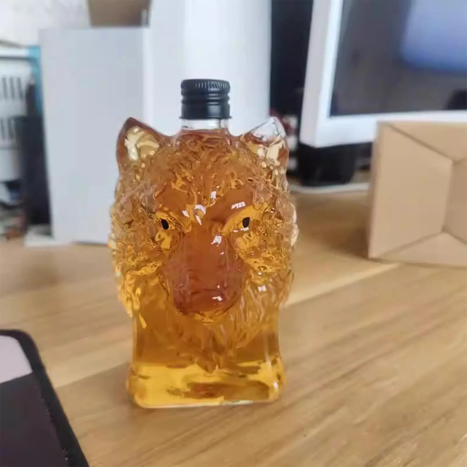 Statua d'arte del lupo Bottiglia di vino Bicchieri da whisky Whisky unico Testa di lupo Decanter in vetro Bottiglia di vino in vetro a tema lupo Contenitore per vino