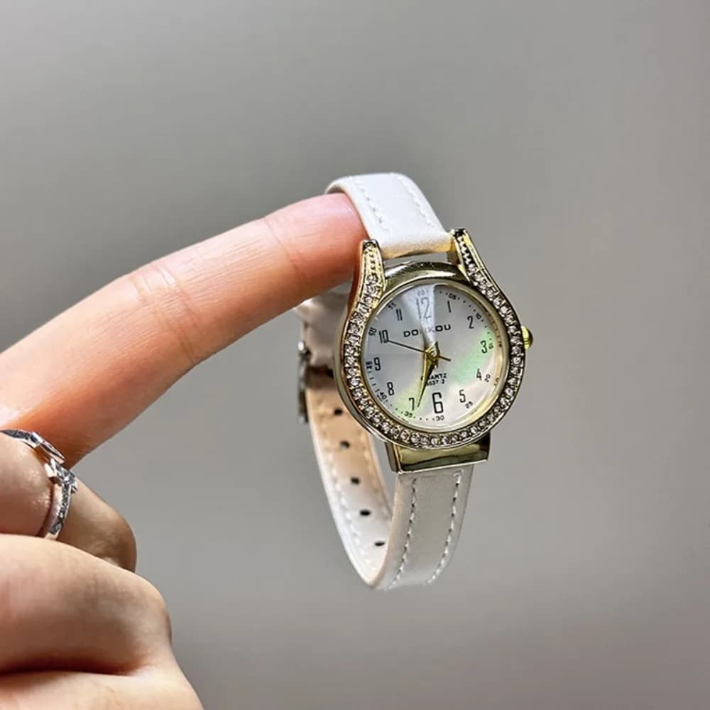 Women's Watch With Soft Leather Strap Round Dial Elegant Watch With Rhinestone Design With Rhinestone Women's Quartz Watch Gift