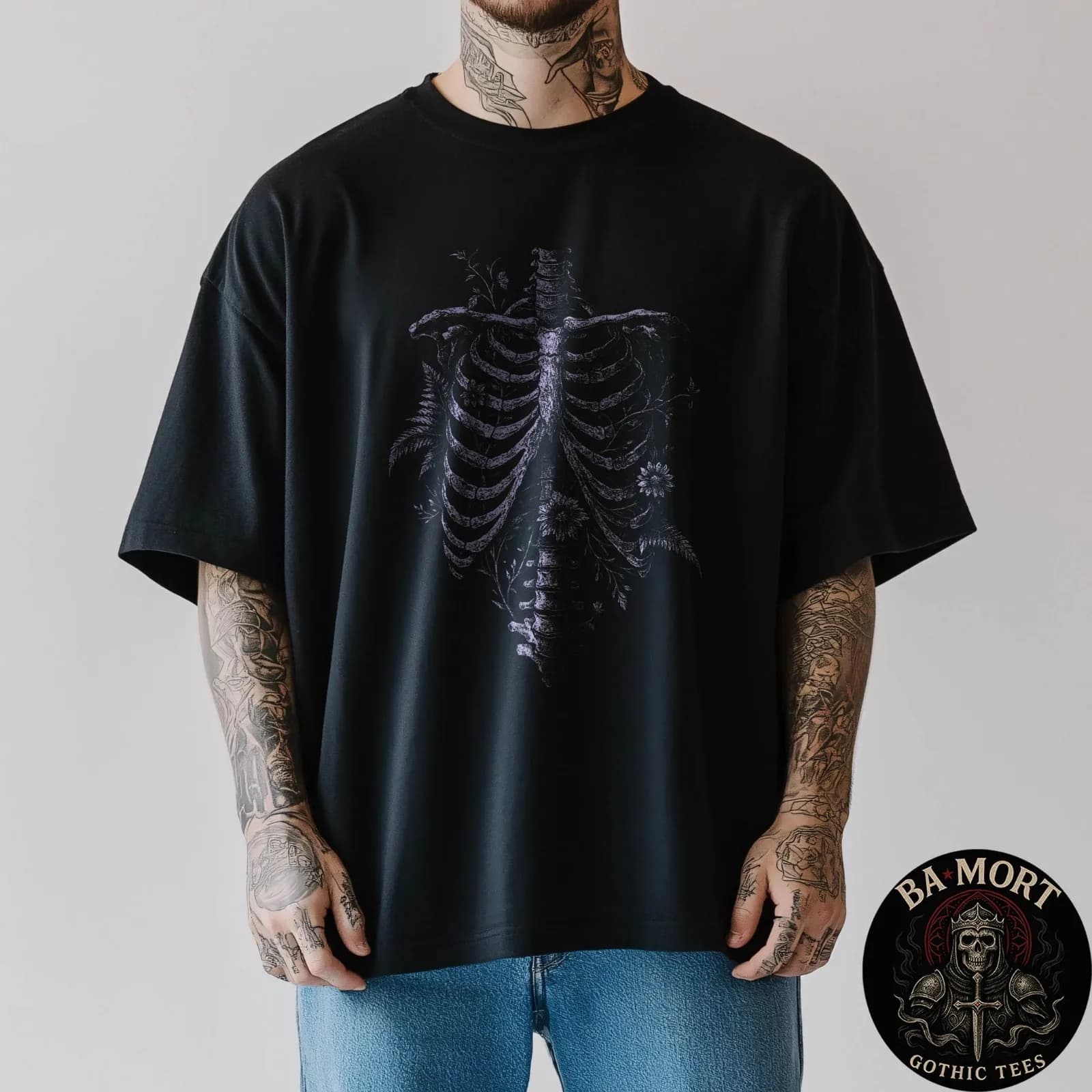 T-shirt gotica floreale con motivo a costole e design oscuro e occulto