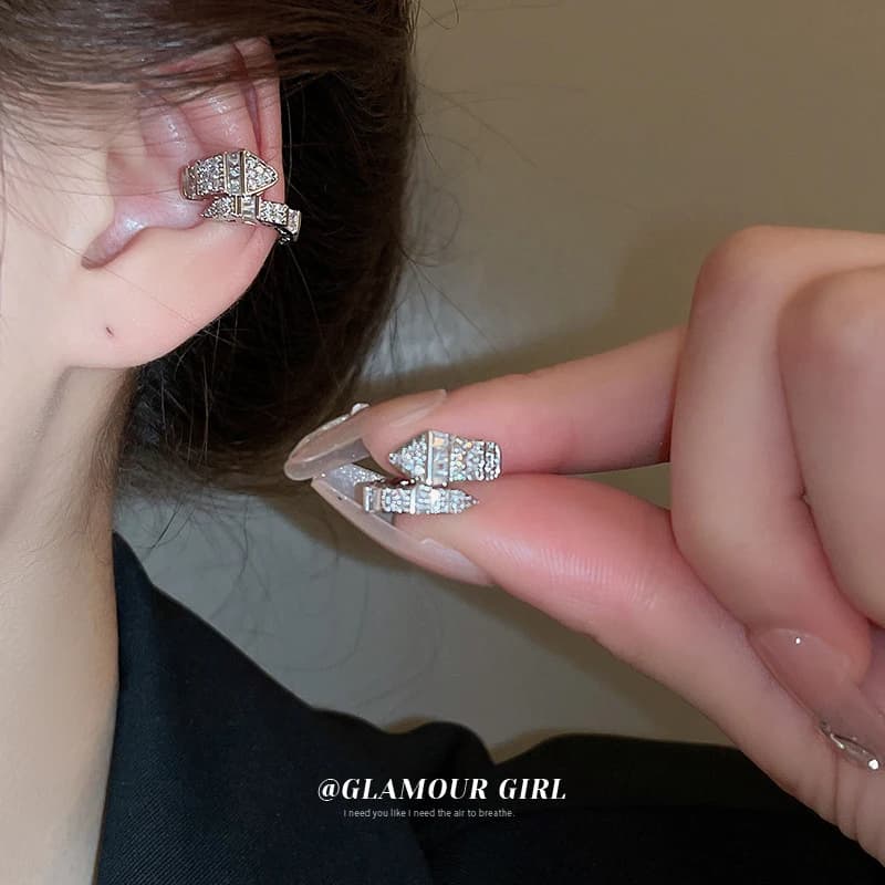 Clip earrings without hole, trendy, autumn and winter, recommended, with a touch of discreet luxury and high-end.