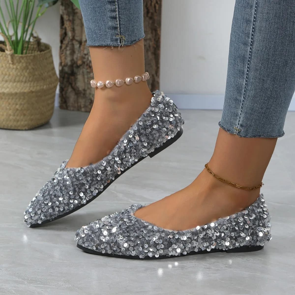 Eleganti ballerine da donna con punta a punta e paillettes argentate, mocassini scintillanti, scarpe da sposa glitterate per feste serali