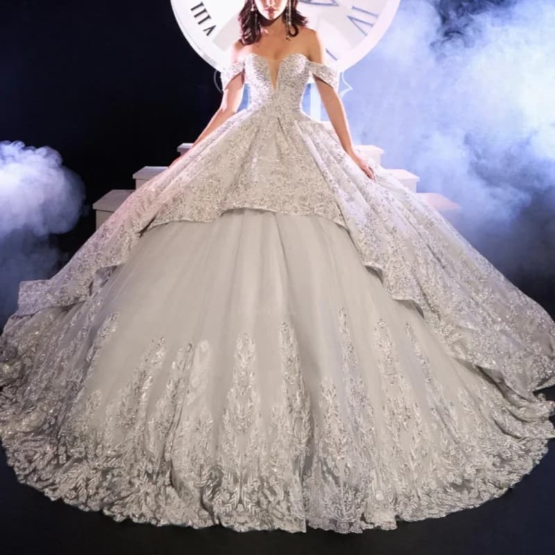 Abiti stile Quinceanera grigio chiaro con spalle scoperte Abito da ballo dolce 16 Abito applique Perline di pizzo Tull Festa di compleanno Abiti 15 De Anos