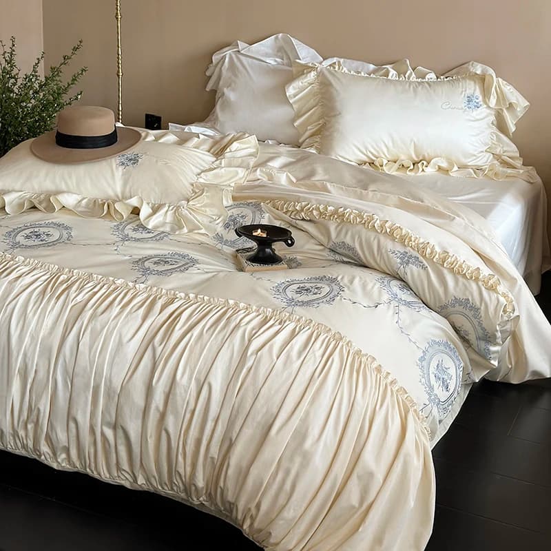 Set of bedding with embroidery of flowers of French rustic rose Set of bedding with folded volants Vintage curves in Egyptian cotton pillowcase for sheets