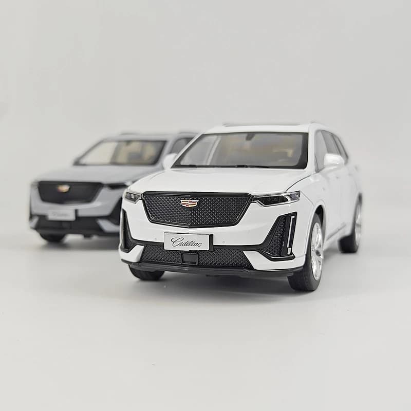 Modellino in lega Cadillac XT6 2023 in scala 1:24, ornamento da collezione con suoni e luci, le portiere possono essere aperte.