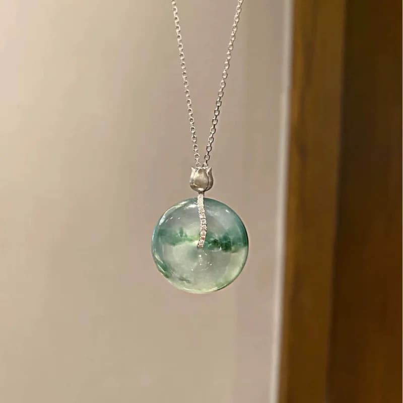 Necklace with Fluctuating Flower Pendant in Birmana Jade, Worked Peace Buckle