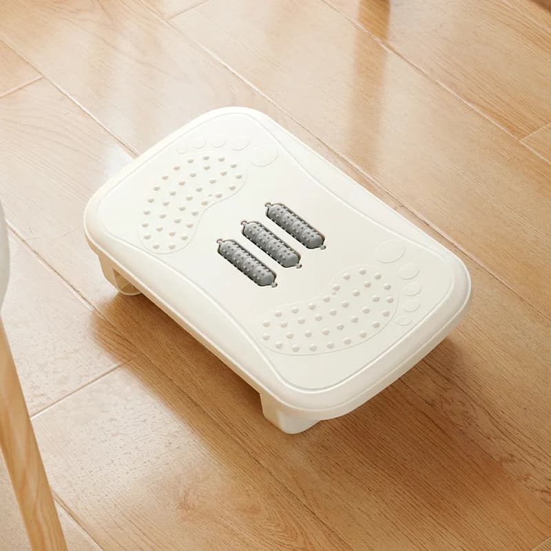 Poggiapiedi da ufficio per prevenire la posizione delle gambe incrociate, con superficie rialzata e design massaggiante per stimolare la circolazione sanguigna