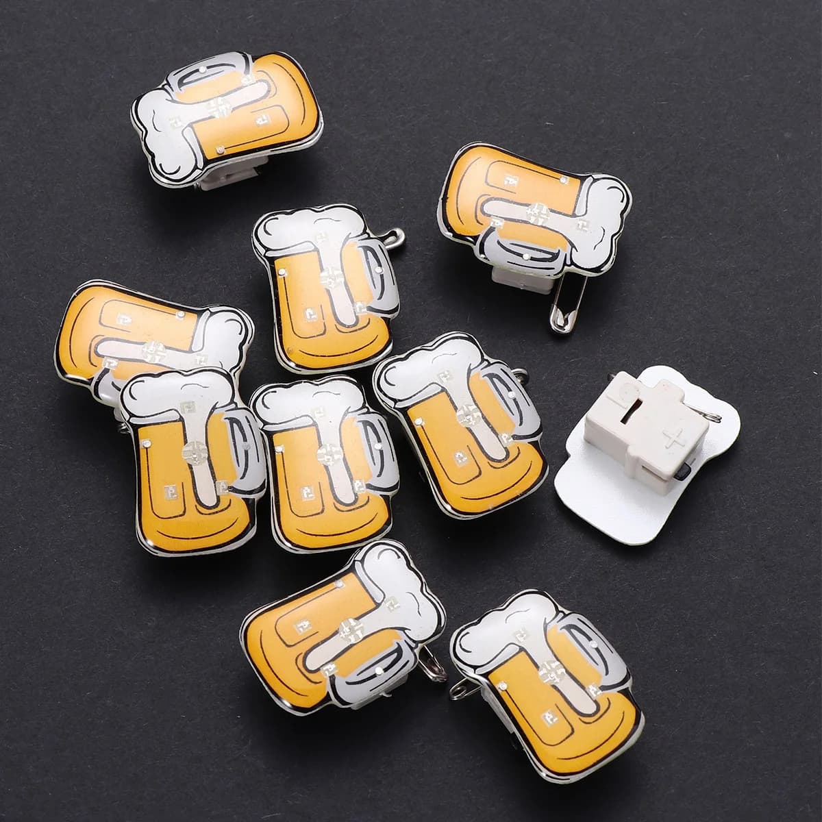 10 Pezzi Spilla LED a Forma di Boccale di Birra, Distintivo Luminoso Lampeggiante per Feste, Bar, KTV, Eventi, Gioielli Originali