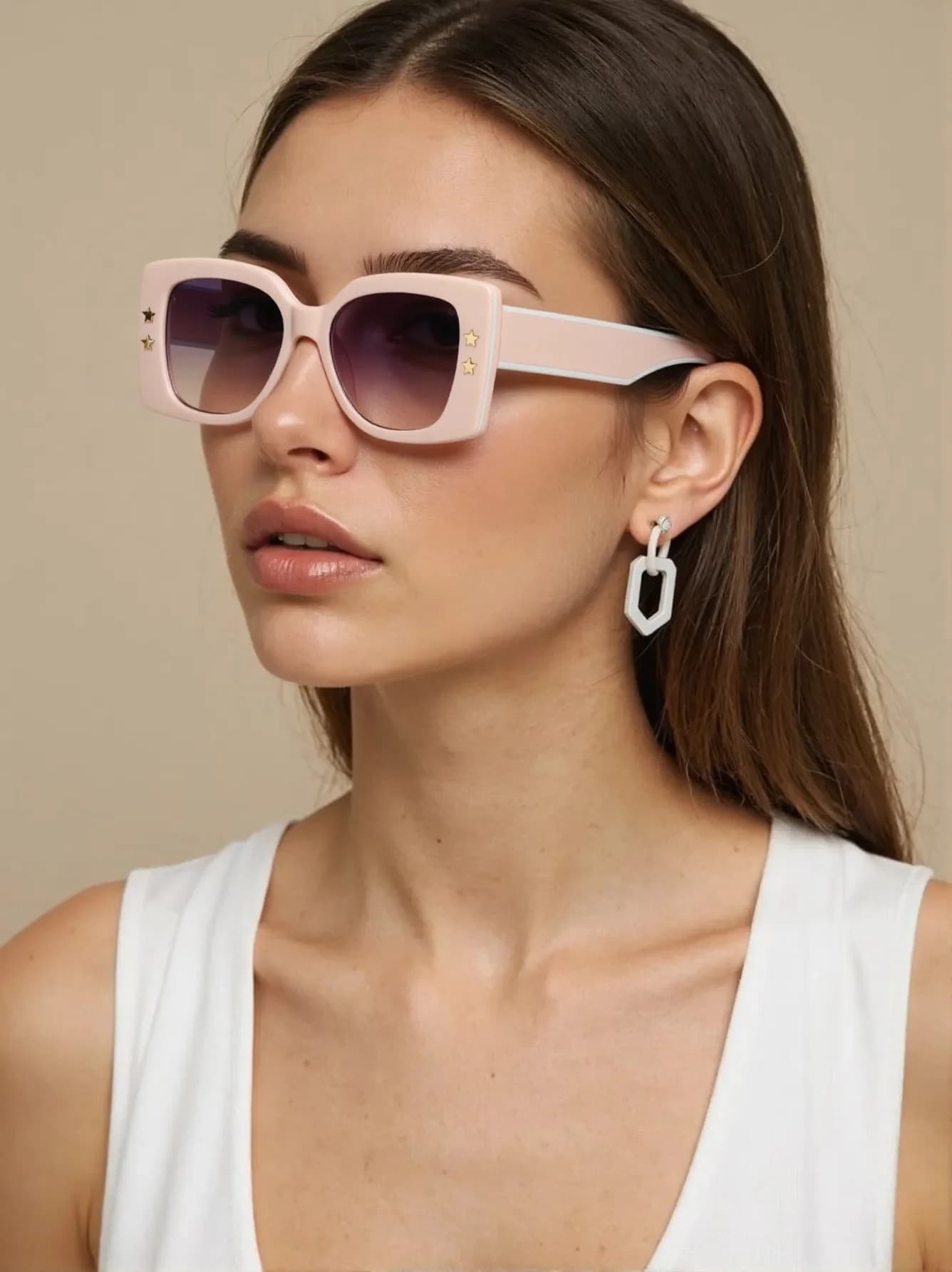 The square blow stars the new trend of sunglasses with fashionable glasses