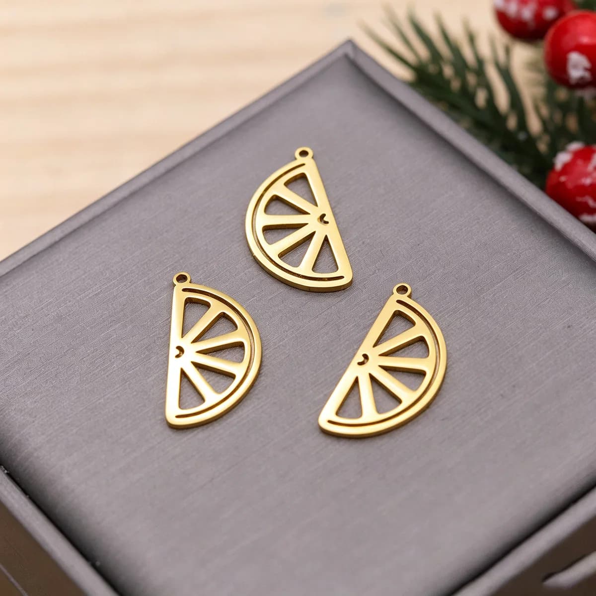 3 Pezzi Ciondoli a Forma di Fetta di Limone in Acciaio Inossidabile, Pendenti a Forma di Agrumi Cavi per Creazione di Gioielli Fai-da-Te, Accessori per Collane e Orecchini