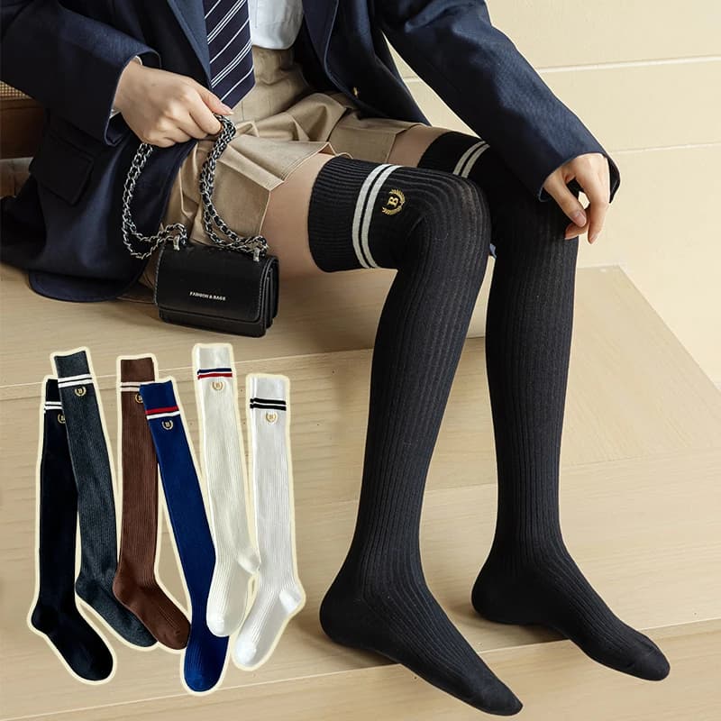 Nuovi calzini a maniche alte da donna autunno e inverno stile college calzini al ginocchio in puro cotone con ricamo a doppio ago a righe colorate313