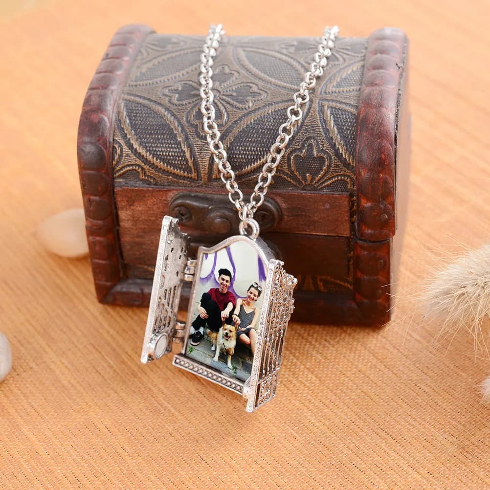 Picture Frame Necklace Vintage Jewelry Photo Pendant Necklace for Women Men Kids Everyday Wear Gift Party Wedding Graduation
