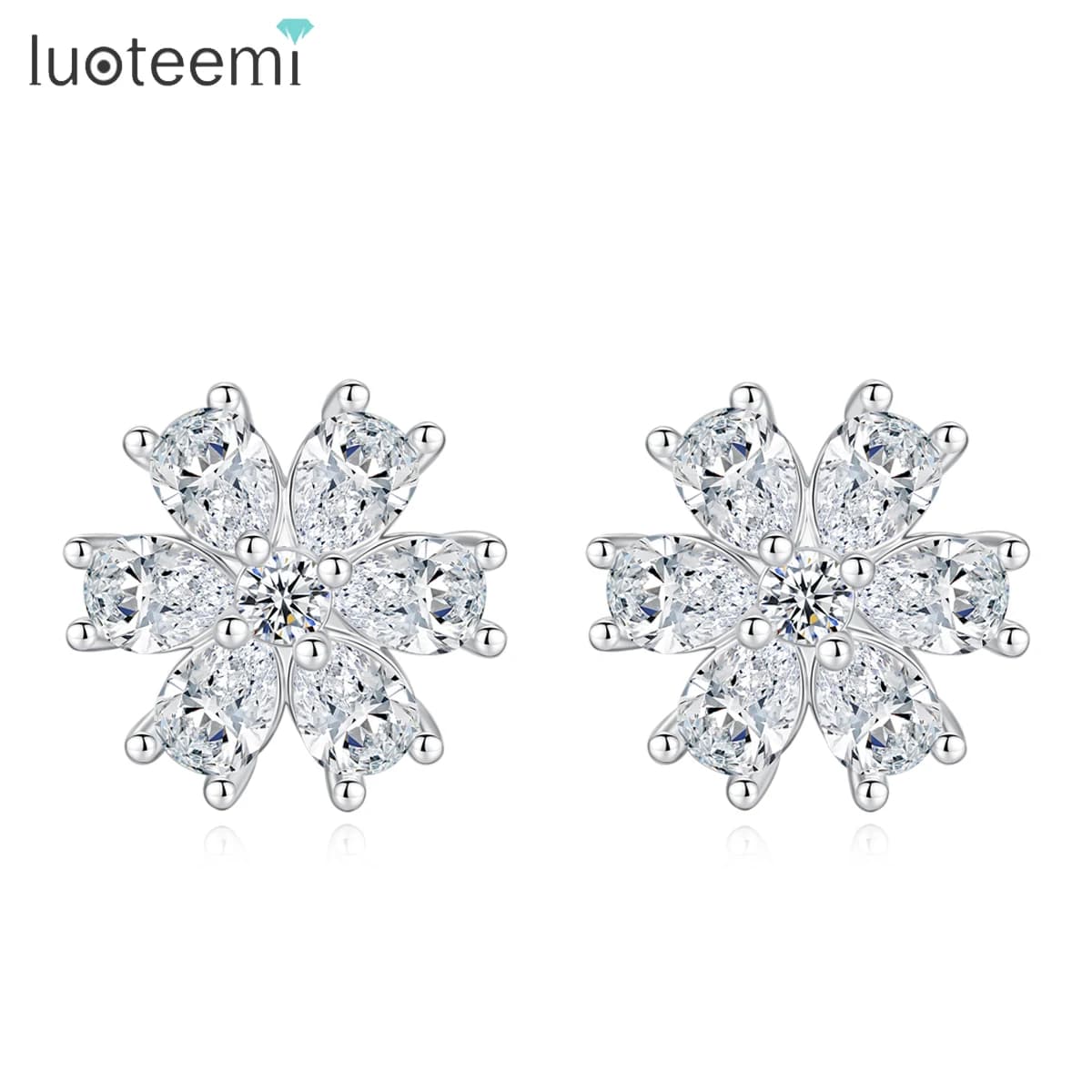 LUOTEEMI Orecchini a bottone eleganti con design floreale Gioielli con temperamento in zirconi cubici trasparenti per le donne Regalo invernale di Natale per feste da donna