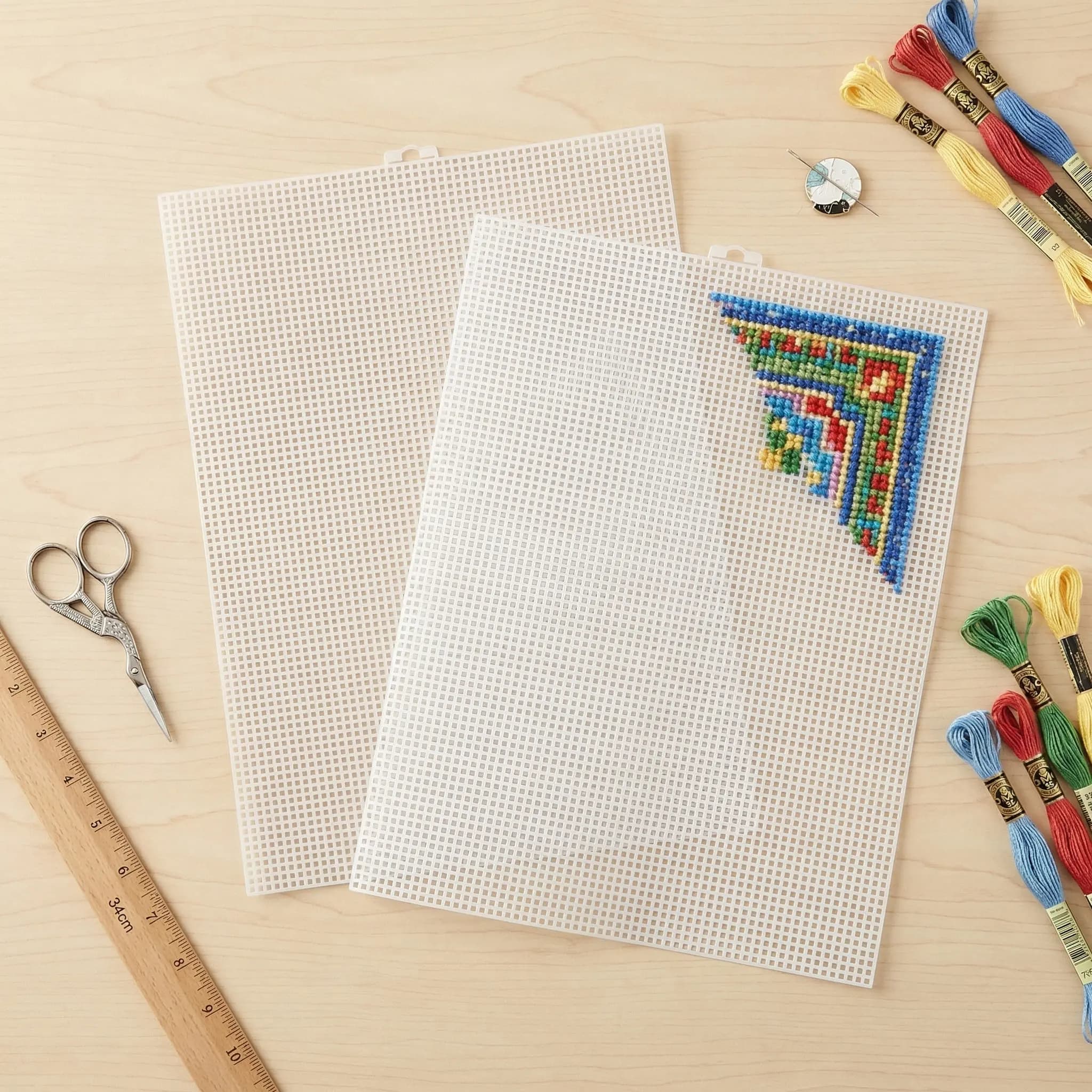 2 Pezzi di Tessuto a Rete in Plastica per Ricamo a Punto Croce, Facile da Lavorare, per Progetti di Ricamo a Mano e Decorazioni