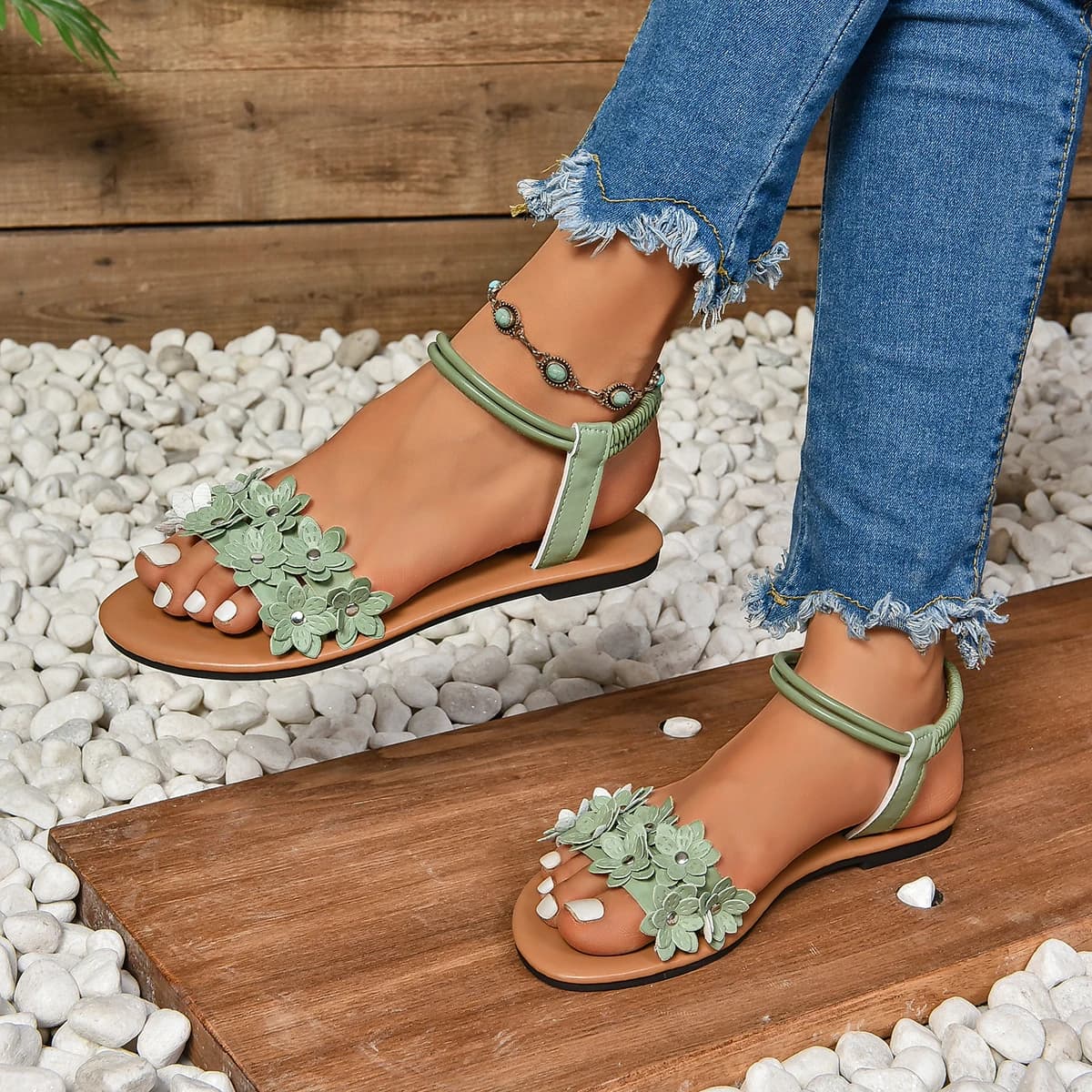 Women Flats Women Flat Sandals Elegant Floral Design Casual Comfortable Shoe Lightweight 2025 New Summer Flats Retro Sandals