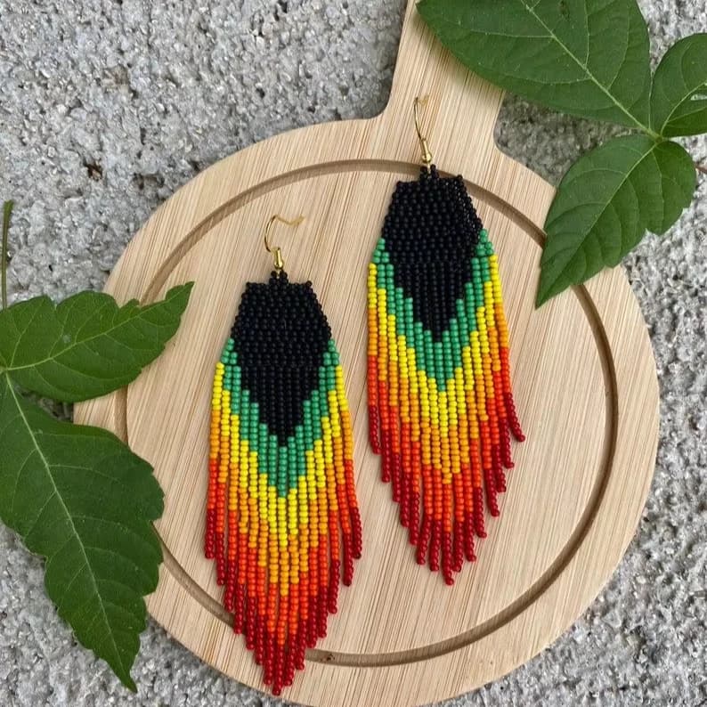 Orecchini con perline di riso Nappa Arcobaleno Originalità Lavorazione a mano con design a freccia Lega di Boemia Moda femminile Orecchini con perline semplici