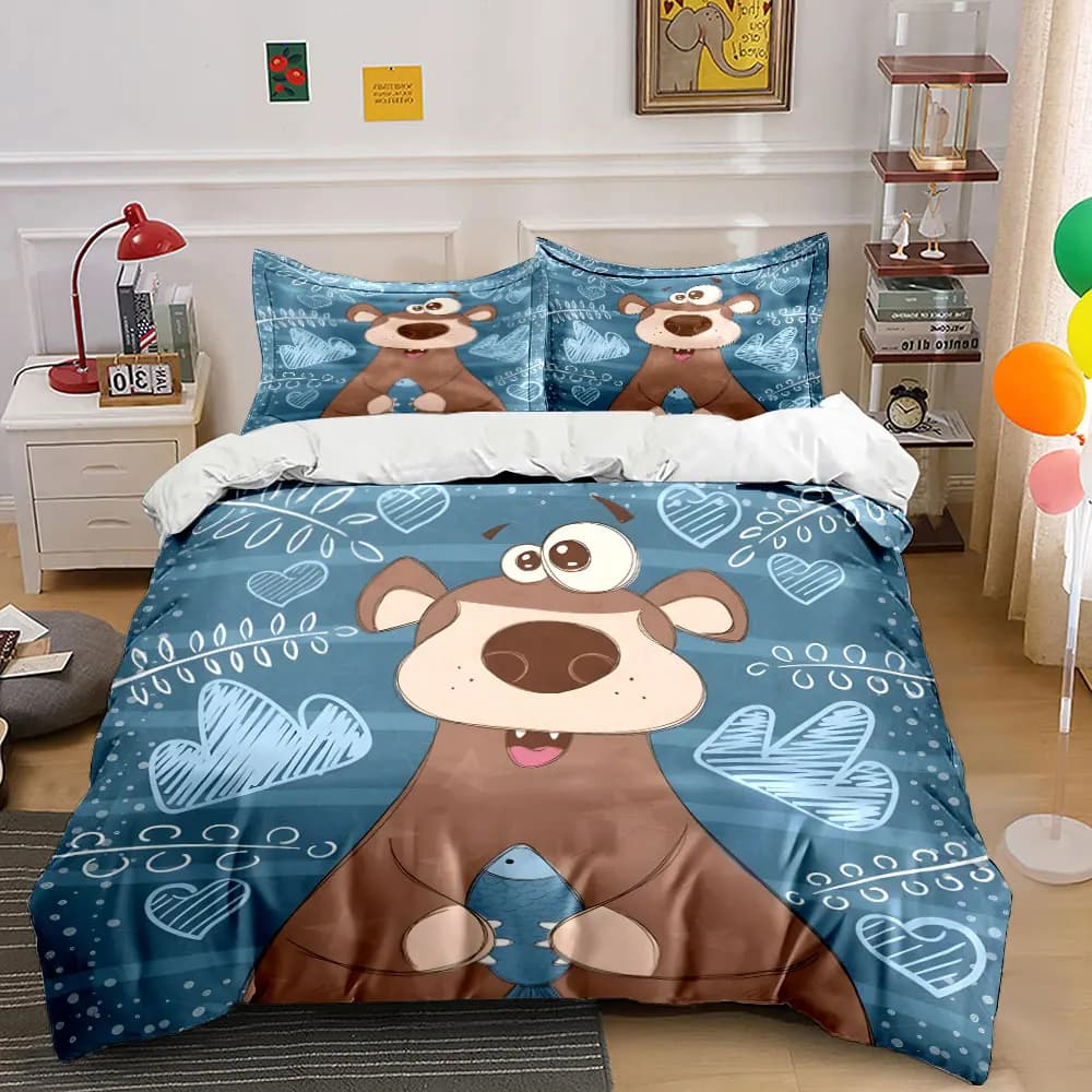 Set di biancheria da letto con stampa di orsetto dei cartoni animati che tiene una pesce con cuori, morbido e confortevole, include 1 copripiumino e 2 federe.