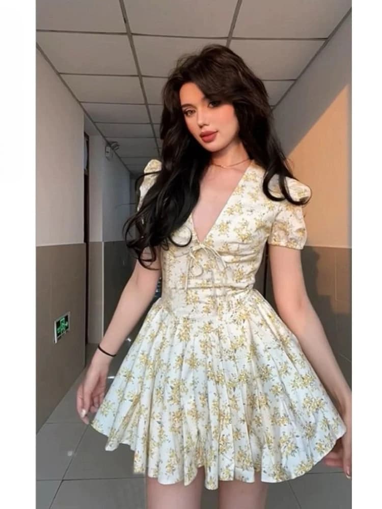 Mini abito a pieghe ampio per donna Stampa floreale scollo a V manica corta con lacci Abiti eleganti estivi sottili sexy Party Plus Size