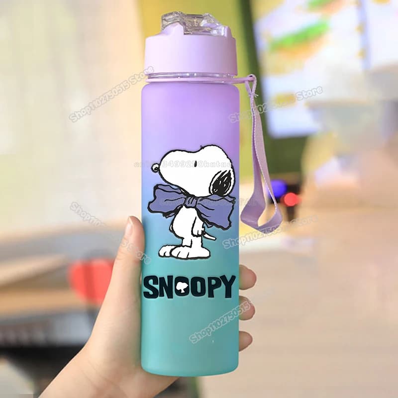 Borraccia da 750ml con colori sfumati, a tema Anime Snoopy, grande capacità, per esterni, con cannuccia, per bambini, ragazzi e ragazze, borraccia sportiva a forma di cartone animato.