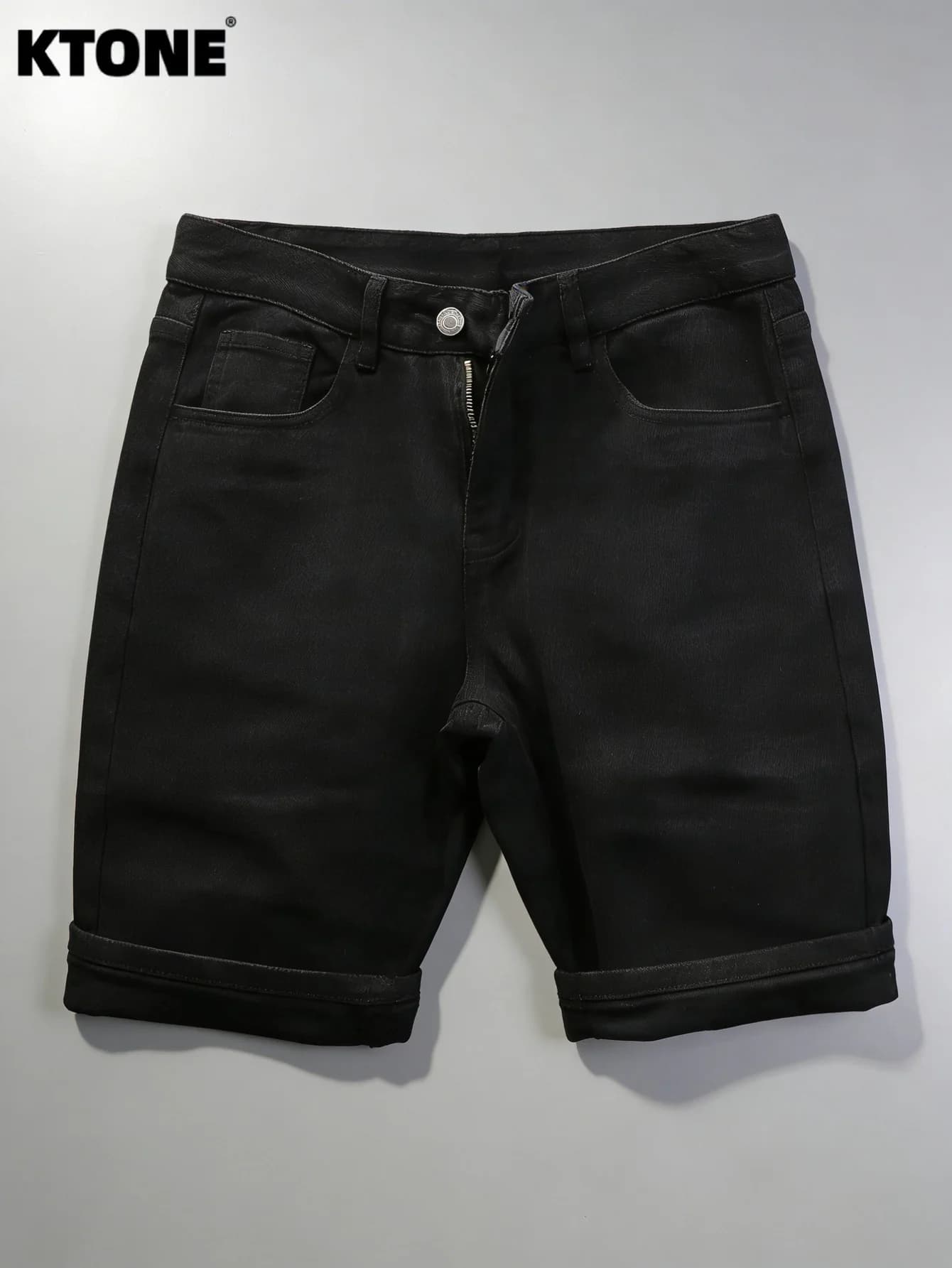 Simple black jeans in slim denim for man, light retro style Harajuku. No accessories or belt included.